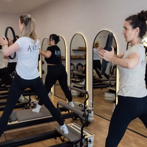Ausfallschritt mit Pilates-Ring am Reformer